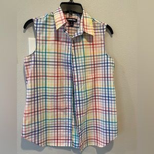 Sleeveless collared button down